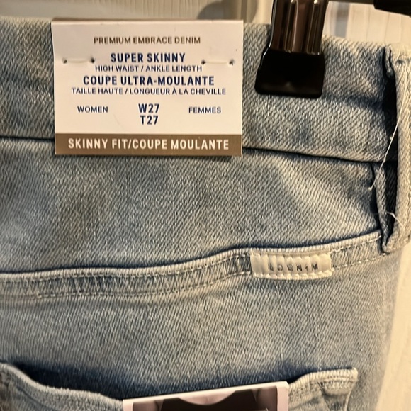 H&M high waisted jeans. - Picture 5 of 7